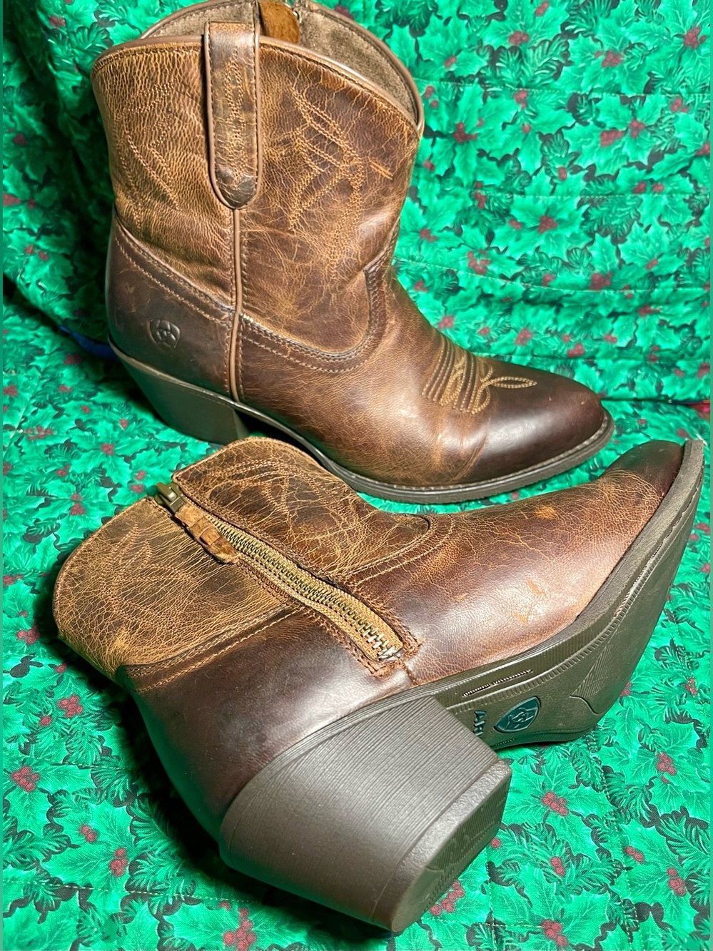 Ariat Women's Darlin Western Short Boot / Ankle Bootie Zippered 9.5M